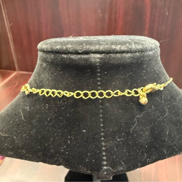 Avon Rhinestone accented stacked hearts Pendant Necklace Goldtone NIB vintage - Picture 3 of 7